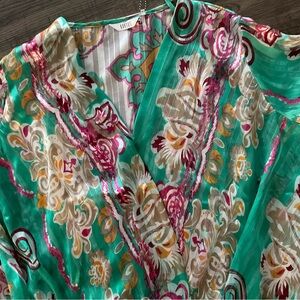 Stunning criss cross top, gorgeous sleeves